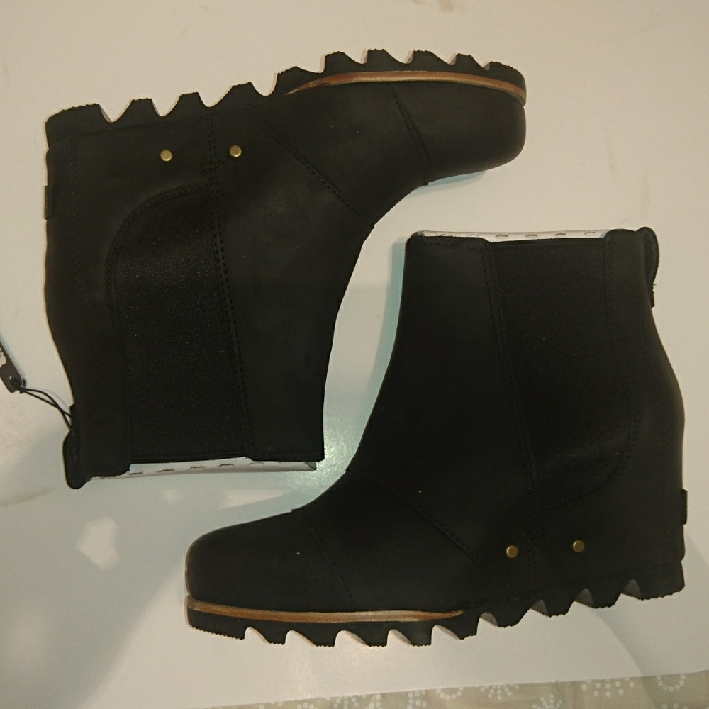 NIB Sorel lea 7 Black wedge boot